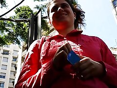 Aku menanyakannya jika dia ingin bercinta