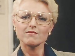 Milky makan siang dengan makanan penutup milfy