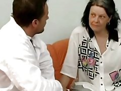 Berbulu dewasa kacau keras di pantat oleh muda perawat